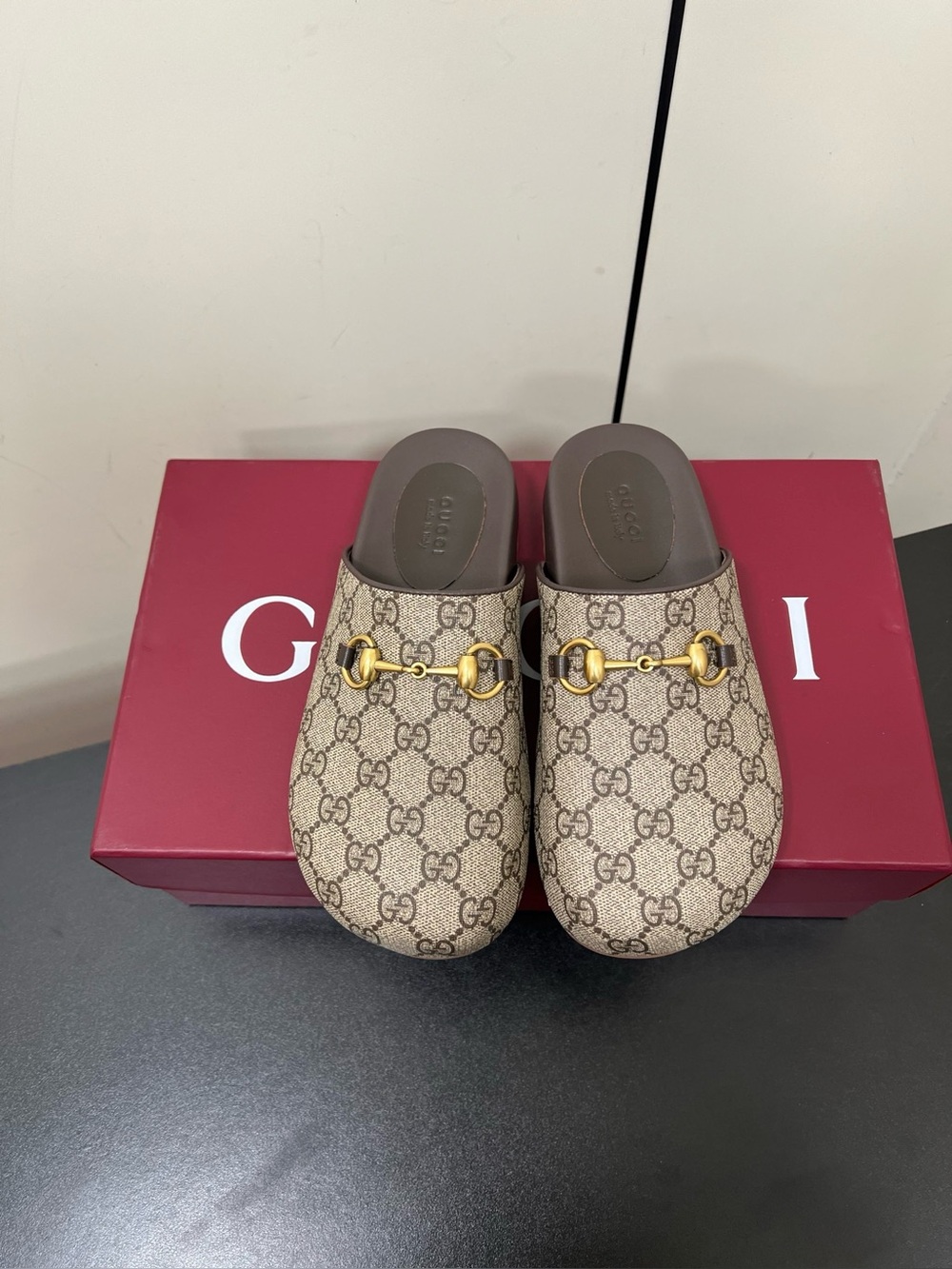 GUCCI Beige Monogram Clogs